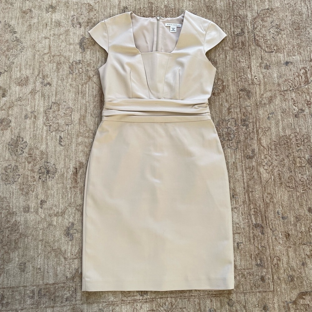 Banana Republic Stretch Shift Dress in Light Beige, Size 4 P